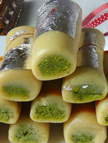 Kaju Pista Roll